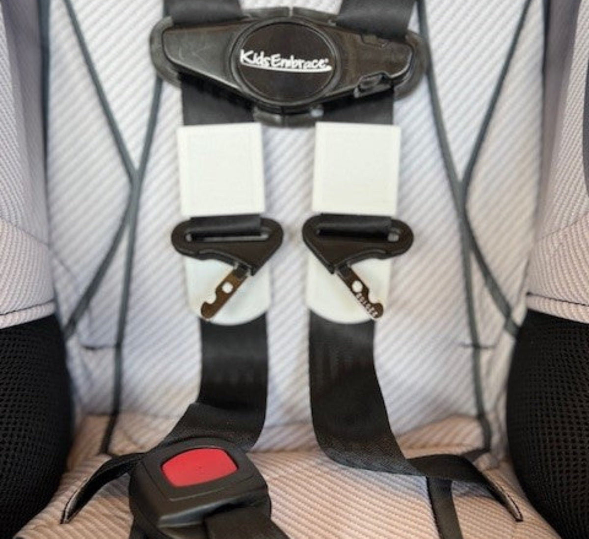 BuckleBuddeez • Toddler | Car Seat Strap Aligner